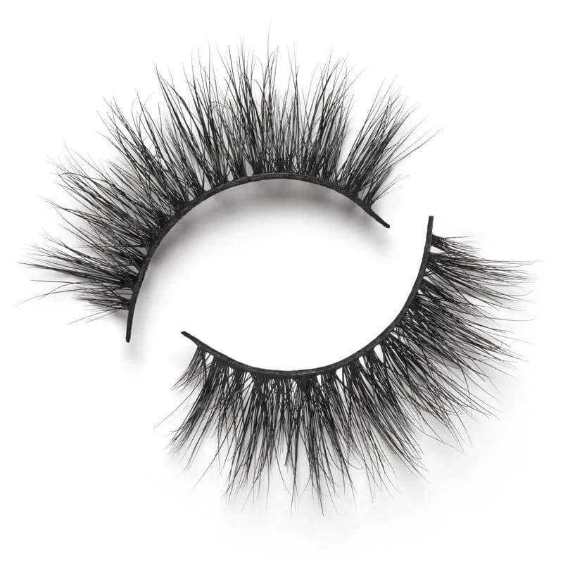 Künstliche Wimpern paarweise vor Weiß, Produktbild für den Onlineshop