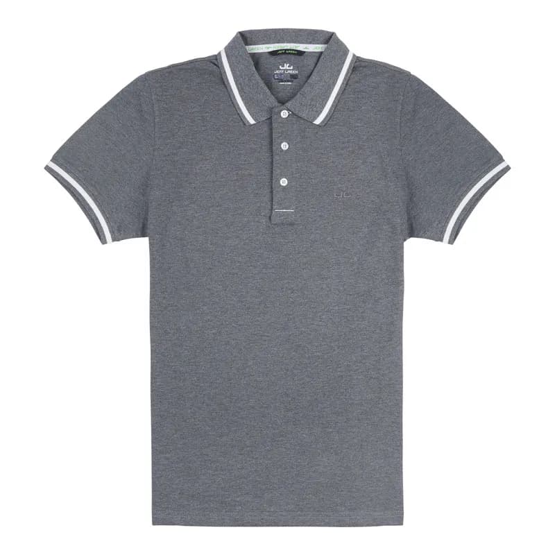 Graues Poloshirt mit weißen Kontraststreifen am Kragen als Legeware-Aufnahme vor Weiß