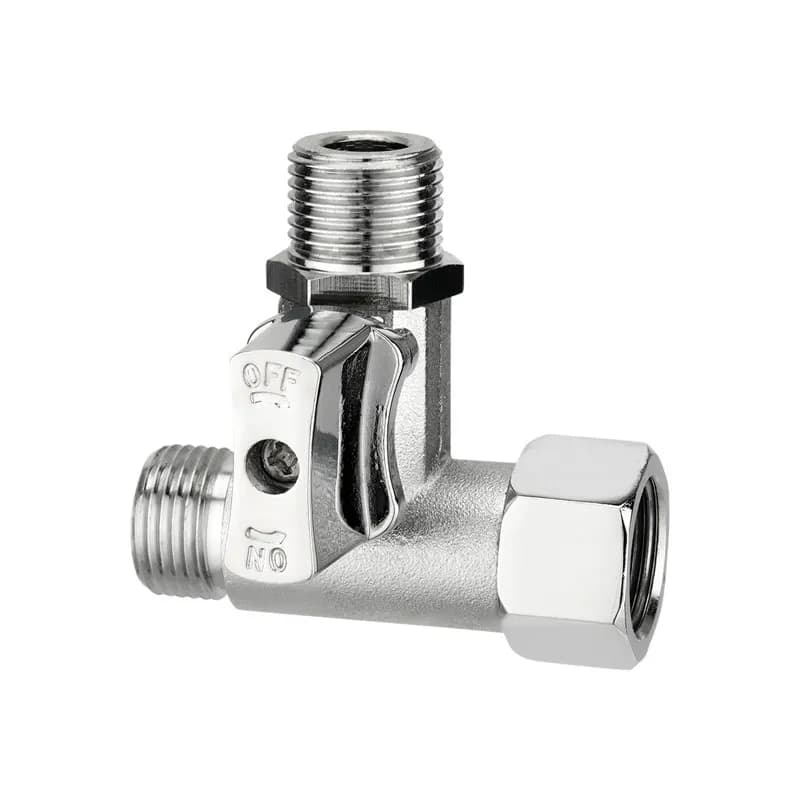 Verchromter T-Adapter mit Absperrhahn für den Waschmaschinenanschluss, Packshot vor Weiß