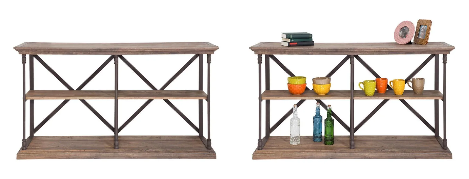 Regal aus Holz und Metall zweimal vor Weiß, links leer, rechts mit Tassen, Flaschen, Büchern und Bilderrahmen