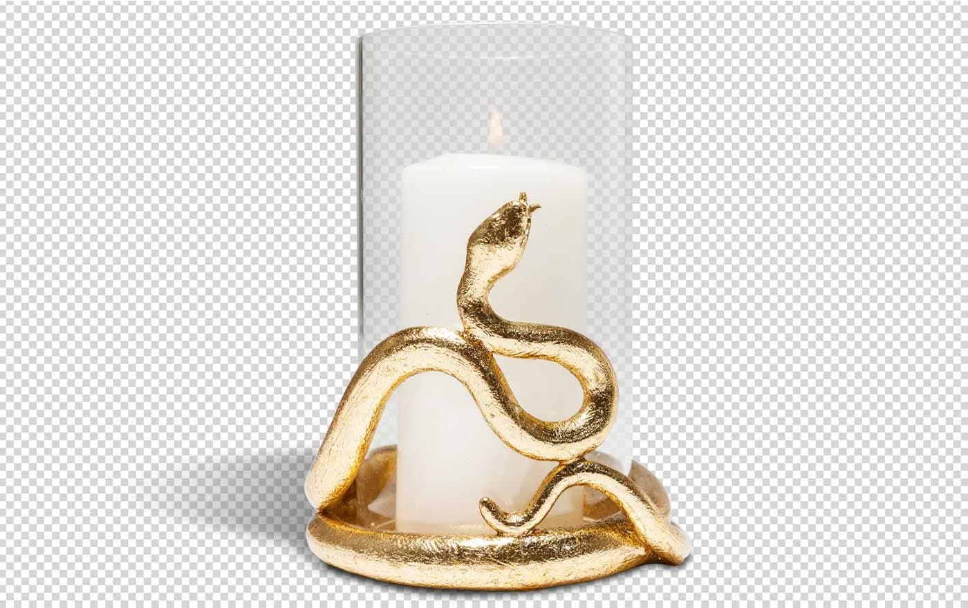 Windlicht mit goldener Schlange und Glaszylinder, freigestellt auf transparentem Grund mit durchscheinendem Glas