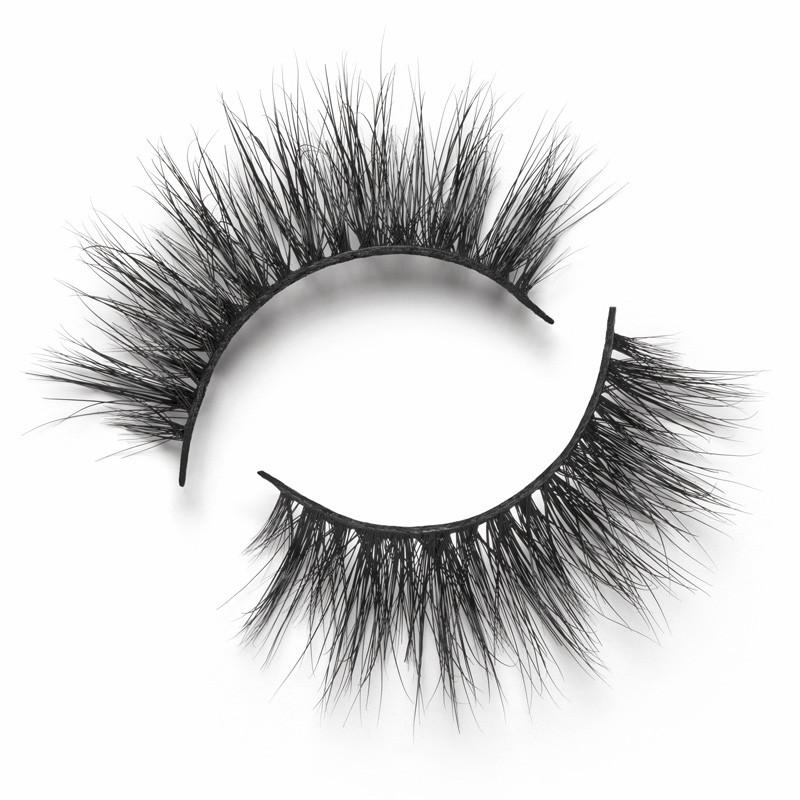 kuenstliche-wimpern-fotografiert-fuer-den online-store